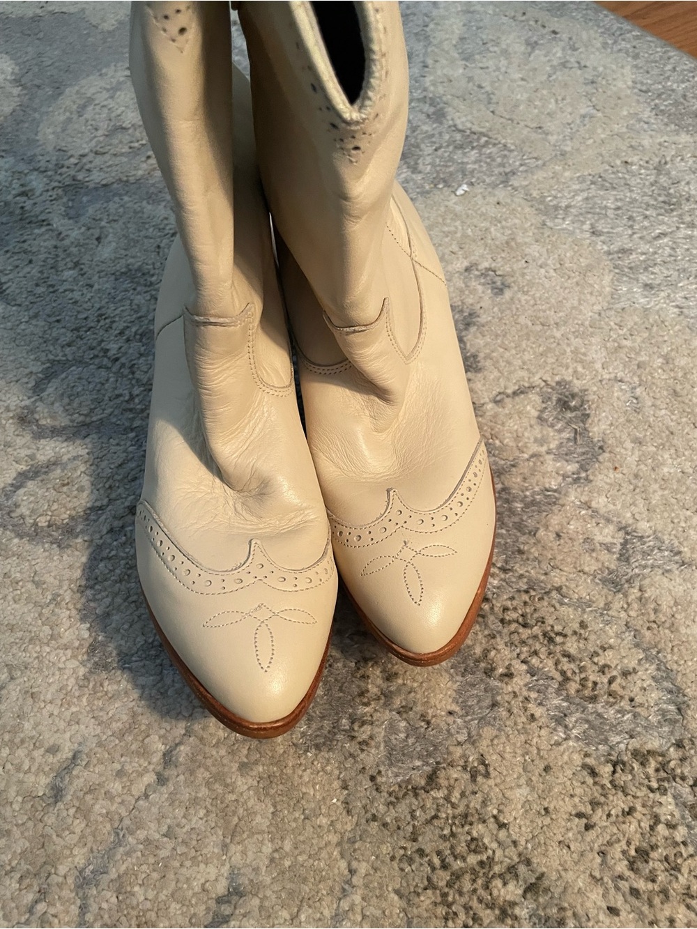FRYE AND CO. Cream Leather Western Pointed-Toe Heeled Boots